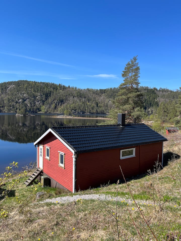 Cabin with parking in scenic surroundings