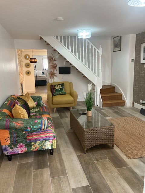 Popular Airbnb listing: Rockley Green House - 3 Bedroom Home in Liverpool in Kirkdale