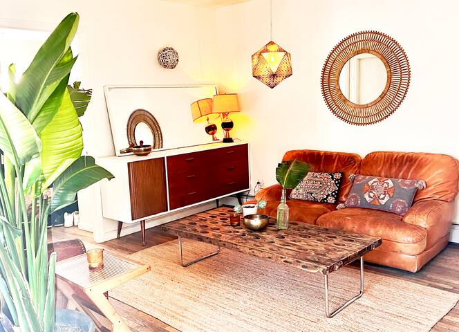 Two Bedroom in a townhouse with a patio in Nolita! gallery image 3