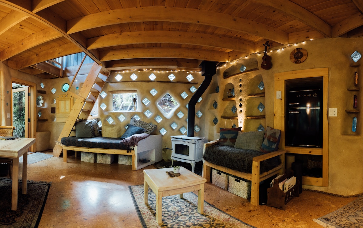 Beautiful Earth Home nested in the Rainforest - Earth houses for Rent in  Ucluelet, British Columbia, Canada - Airbnb, image size:1200x753