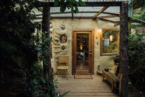 Top performing Airbnb: Beautiful Earth Home nested in the Rainforest in Alberni Clayoquot C