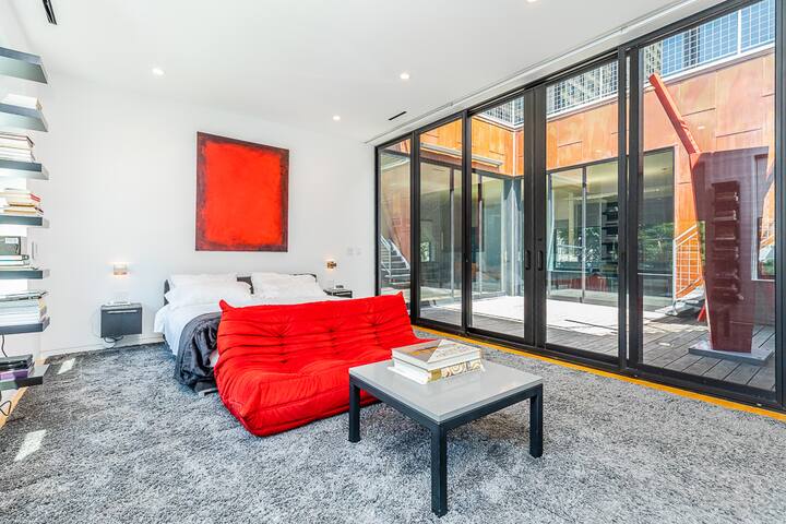 Architect’s Urban Oasis | 4bd/3ba I Luxe gallery image 5