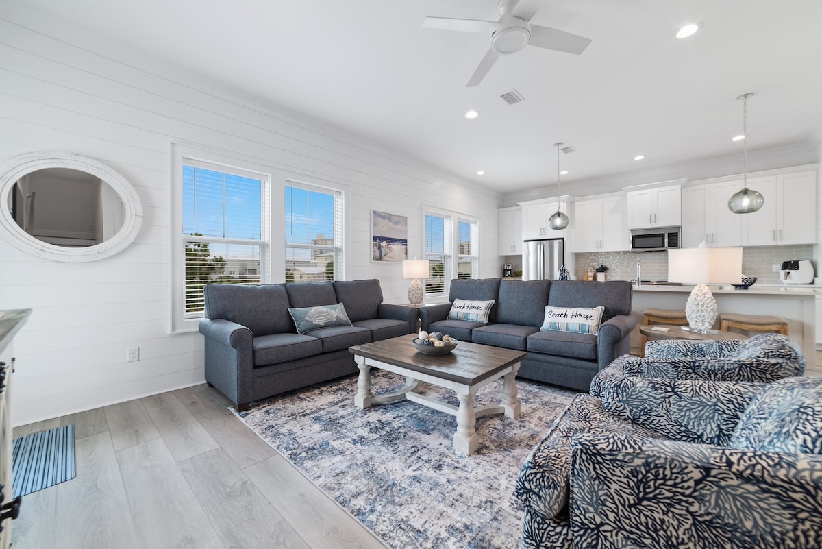 Popular Airbnb listing: Pool & Steps to Beach | 4BR Retreat | Gulf Views in Gulf Shores / Orange Beach