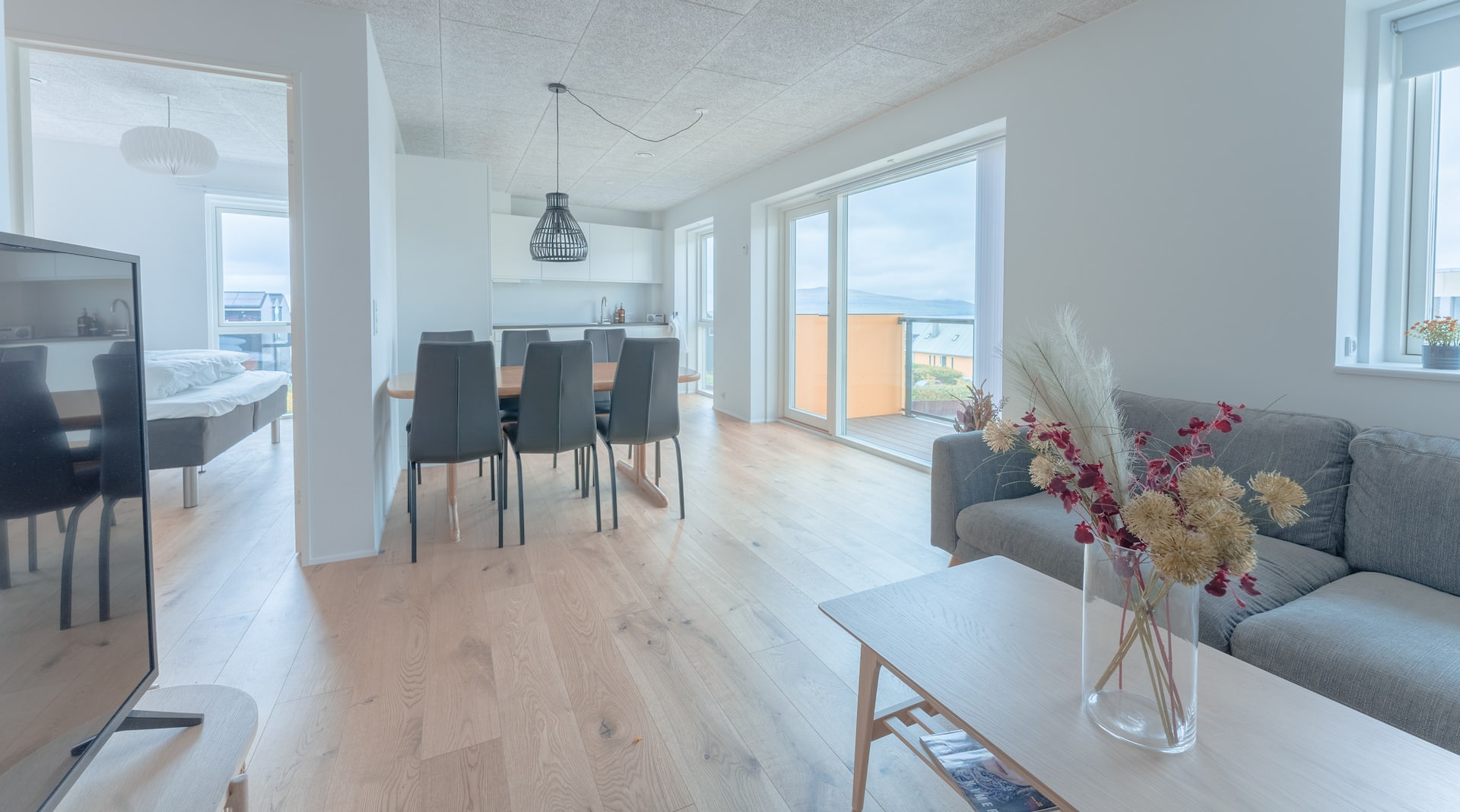 New / Stunning Sea View / Light / 3 BR — photo 2