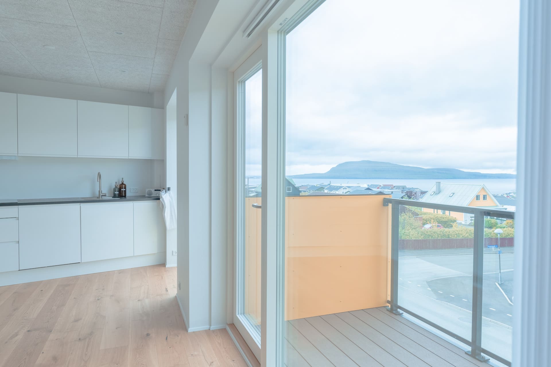 New / Stunning Sea View / Light / 3 BR — photo 4