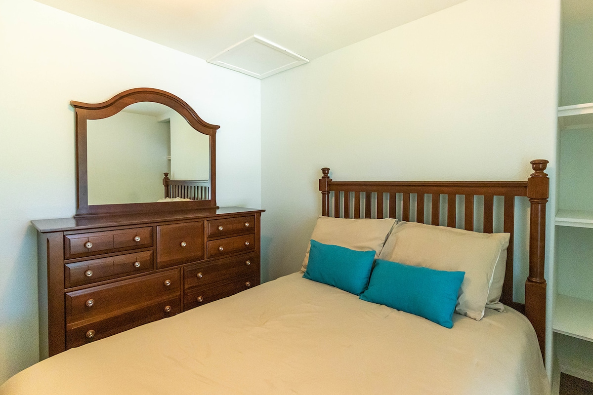 Guest Bedroom #2 with Smart TV