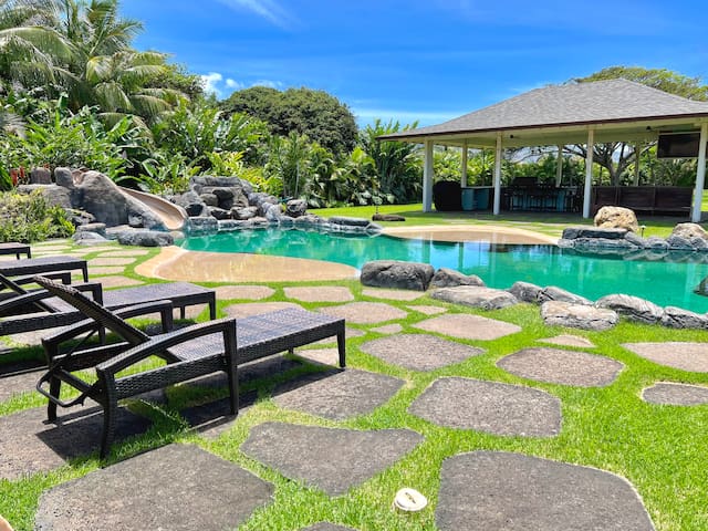 New Listing Tropical 7 bedroom Villa with Pool/AC