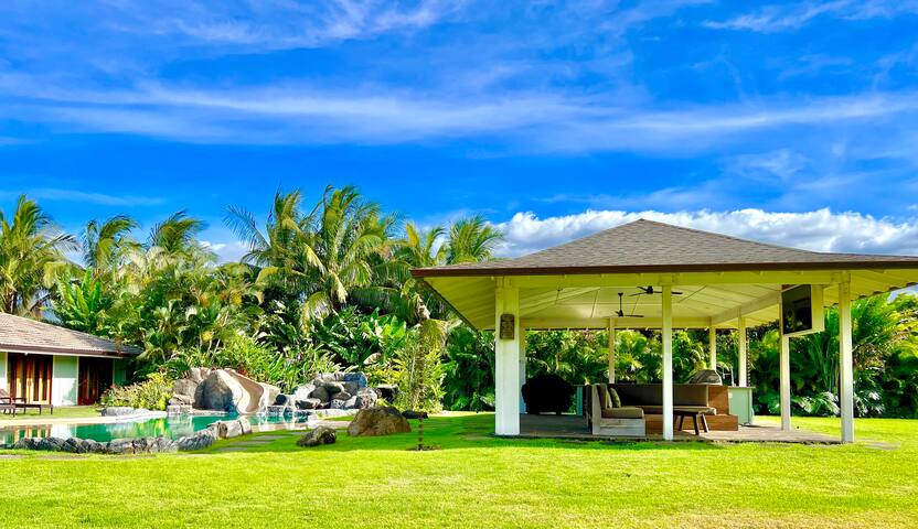 New Listing Tropical 7 bedroom Villa with Pool/AC gallery image 2