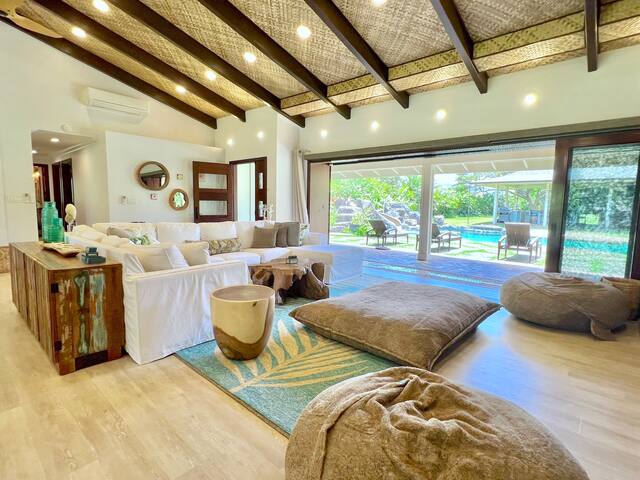 New Listing Tropical 7 bedroom Villa with Pool/AC gallery image 5