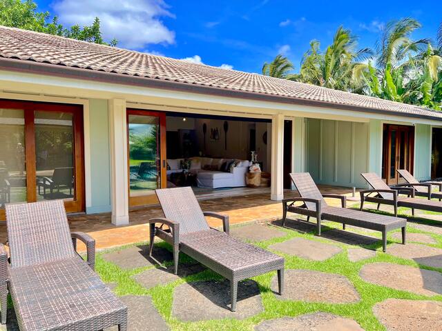 New Listing Tropical 7 bedroom Villa with Pool/AC gallery image 4