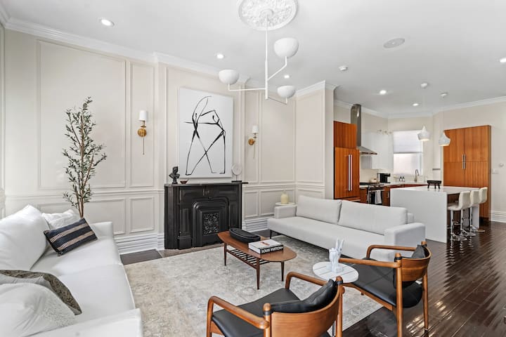 Upscale Home in Lincoln Park Minutes from Downtown gallery image 2