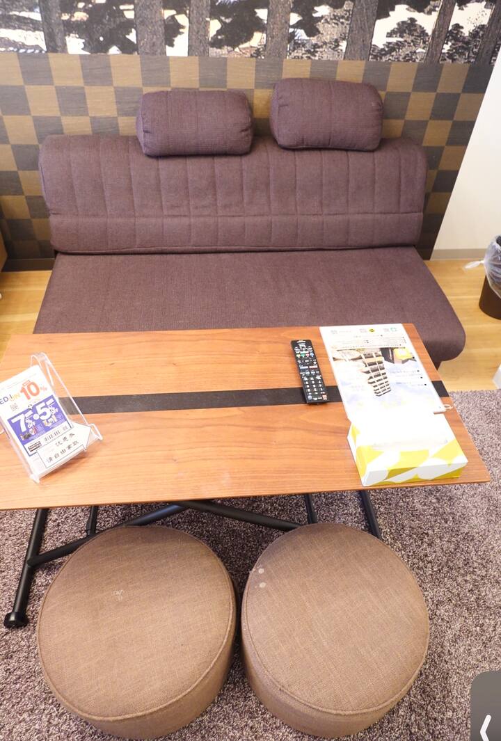 - Kitanda kimoja cha sofa mbili
Meza ya Chini

Kitanda 1 cha ukubwa wa sofa
Meza 矮桌1 ya chini ya kitanda cha sofa mara mbili


