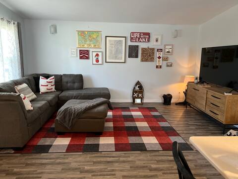 Canadiana All-Seasonal Retreat