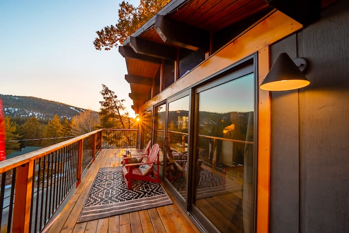 Treehaus | Midcentury Moonridge Chalet, Epic Views