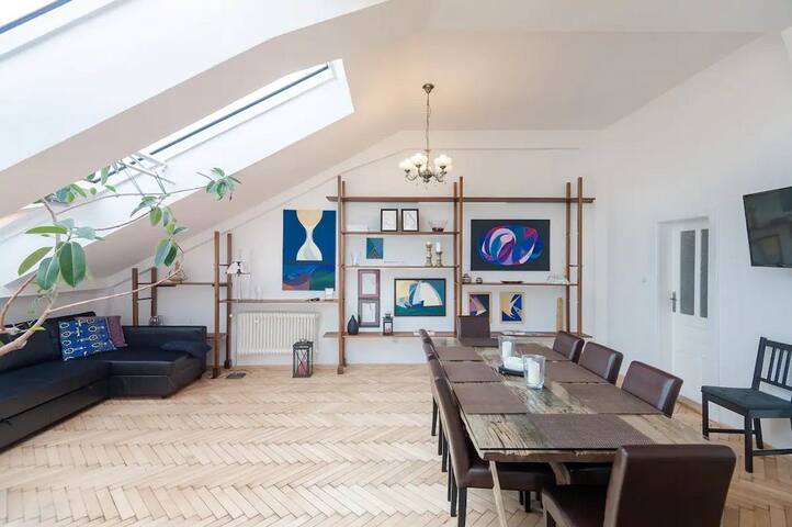 Stylish 4BDR apartment on Wenceslas Square gallery image 2