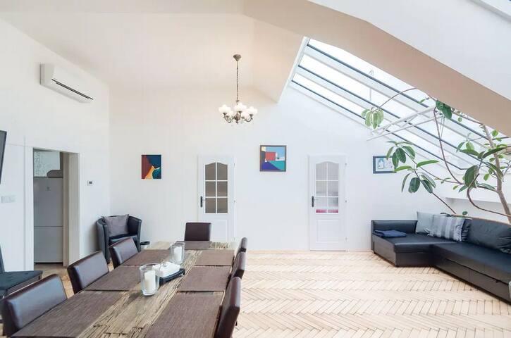 Stylish 4BDR apartment on Wenceslas Square gallery image 4