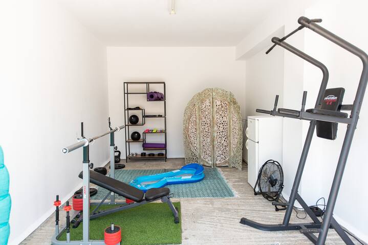 ELIDA -pool, billiard, views, 4min walk to the sea gallery image 5