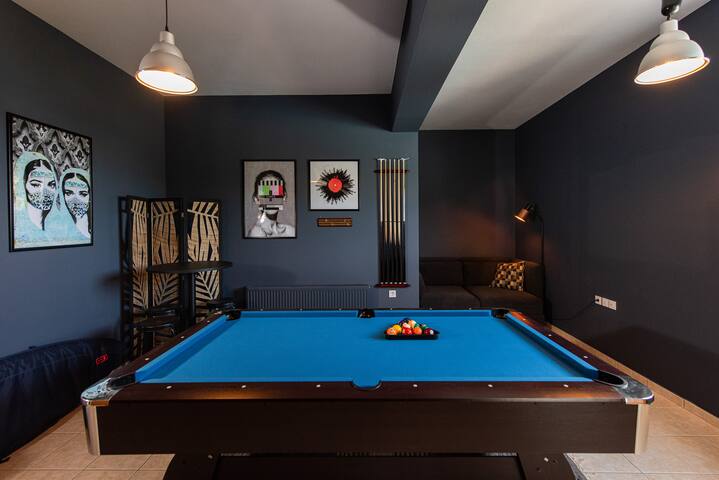 ELIDA -pool, billiard, views, 4min walk to the sea gallery image 3