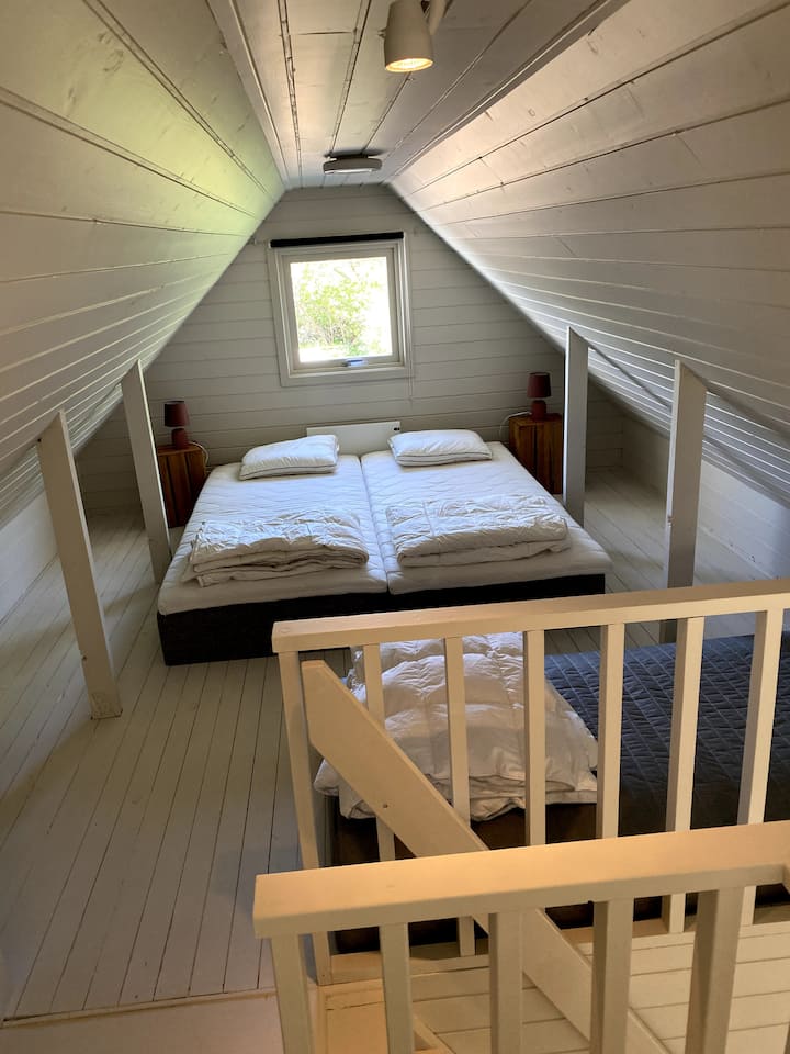 Roshani ya kulala yenye kimo cha juu