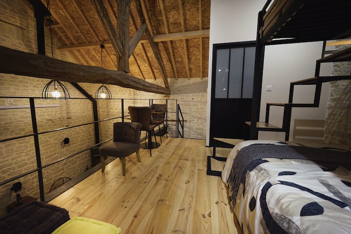 Mezzanine room with two double bunk beds