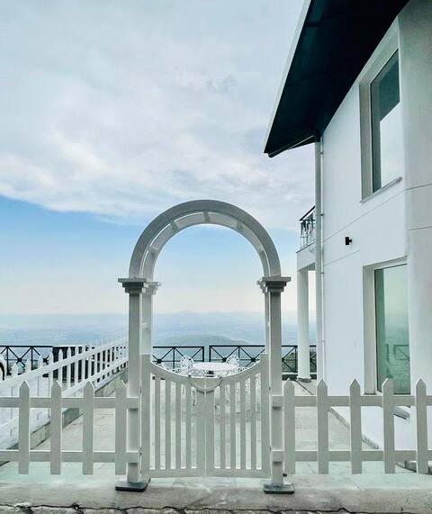 The Huxley Cottage - Views That Take Breadth Away