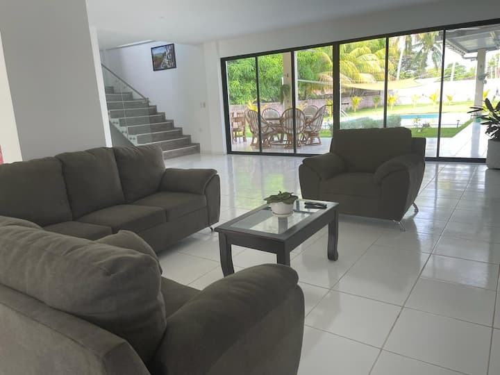 Spacious  5 Bedroom Beach House. In Salinitas - Los Cóbanos