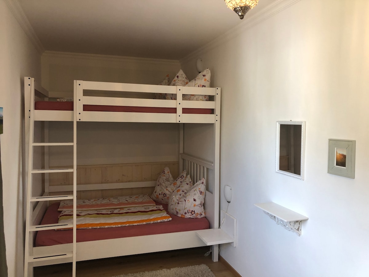 Habitación 2, litera grande, 2 veces  1,40 x 2,00 metros. Altura de la habitación aprox. 2,70 m