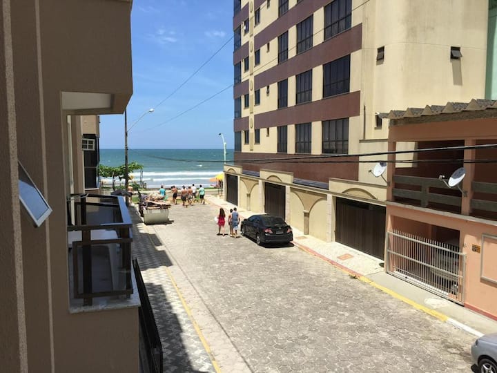 Super cozy beachfront apartment Meia Praia