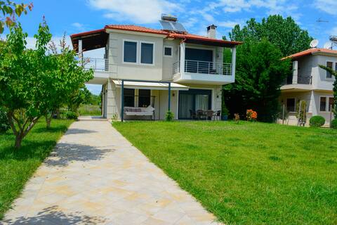 Beachfront self-contained cottage AIGLI