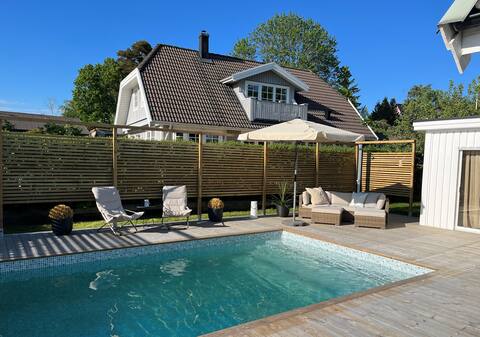 Villa with new pool and sauna! 15 minutes from Stockholm city
