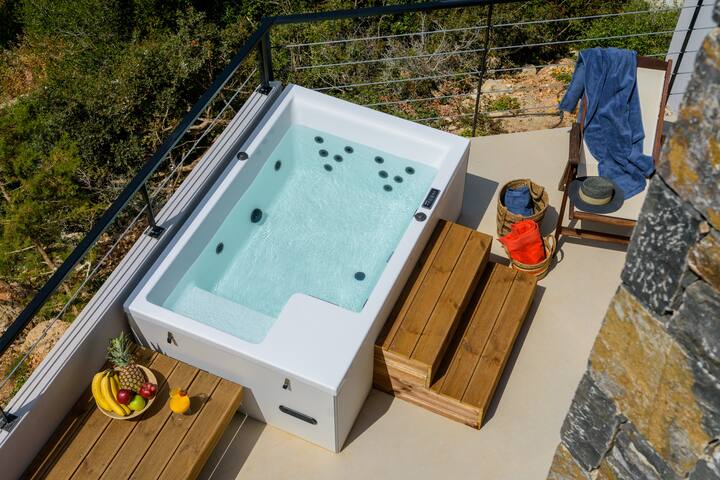 Beachfront villa Phi, jacuzzi and amazing views gallery image 4