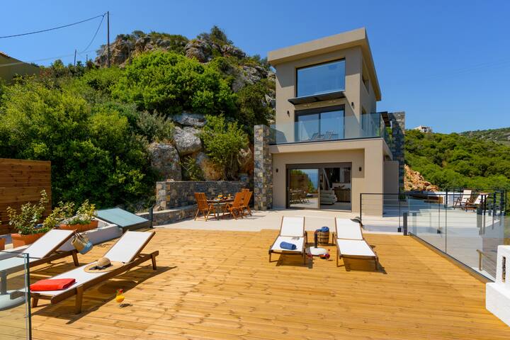 Beachfront villa Phi, jacuzzi and amazing views gallery image 2