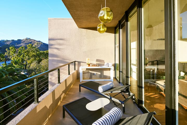 Midcentury STUNNER 3bd/2bth Hollywood Hills House