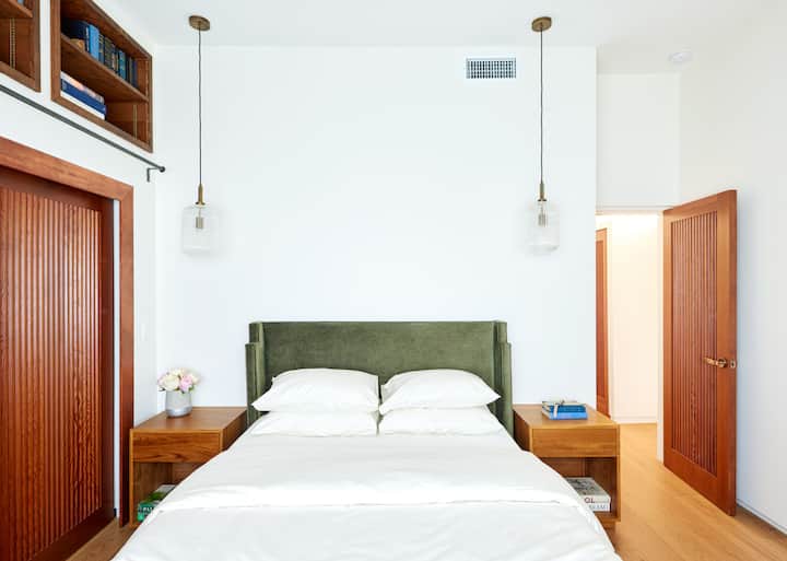 سرير بحجم كوين وخزانة ملابس