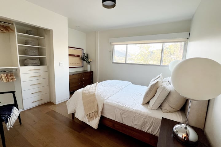 غرفة النوم الثالثة - سرير بحجم كبير