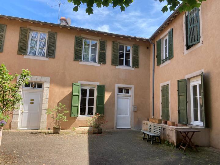 1 bedroom apartment in Mâcon, near the train station Condominiums for