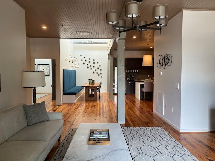 Gorgeous 2 Br On Main #1 - Greenville, SC