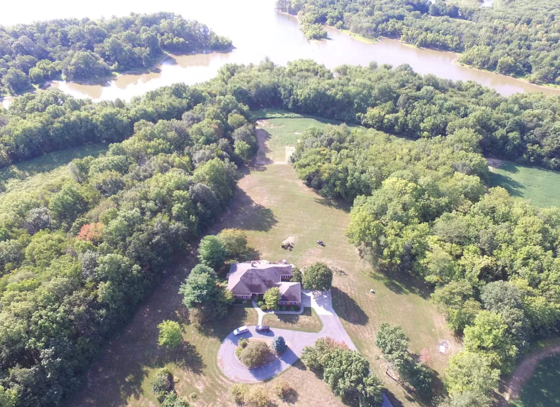 Carlyle Lakehouse on 27+ Acres - Family Friendly!