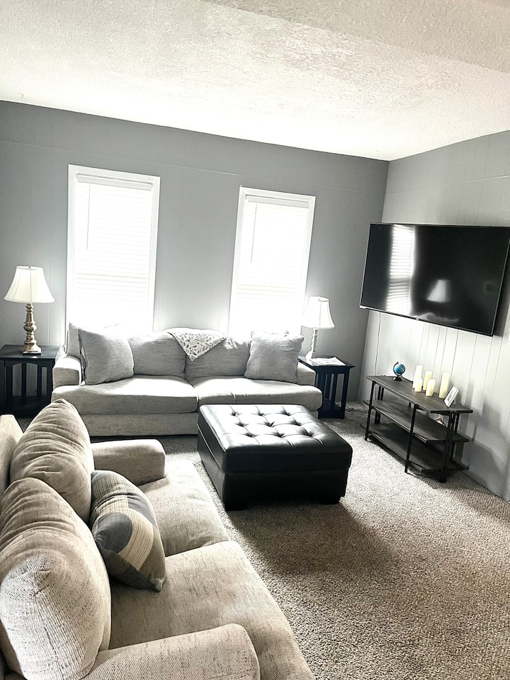 Blue Urban Bungalow - Niagara Falls, NY