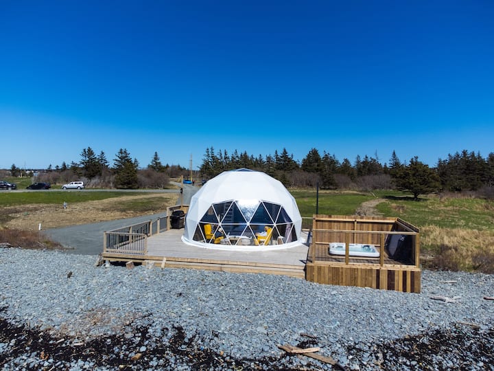 The Sky Dome , luxury glamping on the Bay !