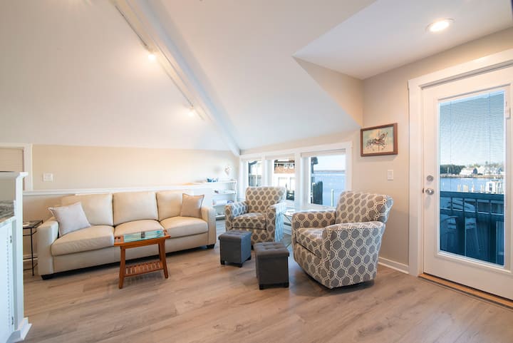 Experience Coastal Luxury At The Carousel Suite - Westerly, RI