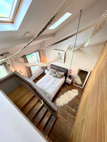 Beautiful townhouse with roof terrace & garden gallery image 5