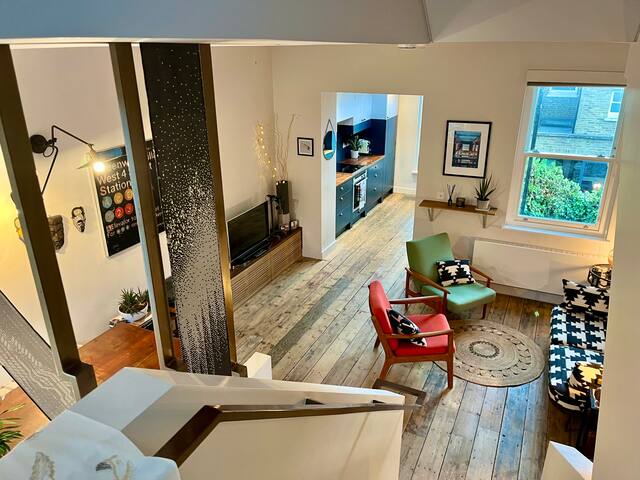 Beautiful townhouse with roof terrace & garden gallery image 4