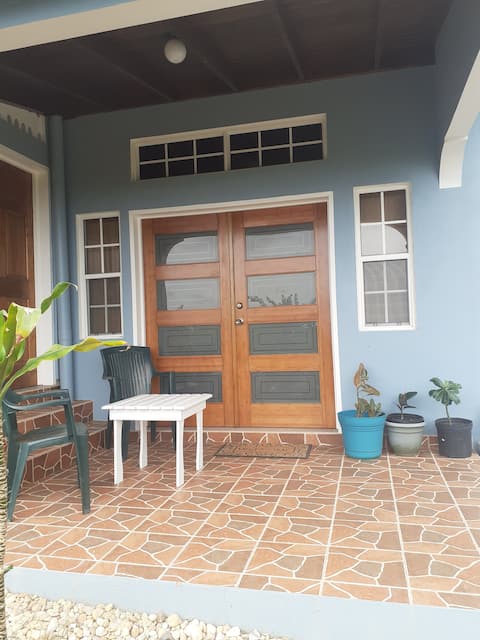 Sea Salt Apartment
Lovely one bed - Pool with View