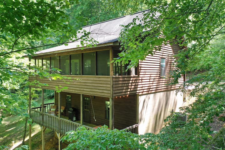 Cozy Cabin Surrounded By Nature - Blairsville, GA