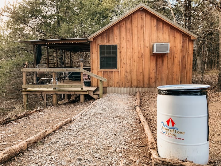 Beautiful handcrafted private cabin with hottub Cabins for Rent in