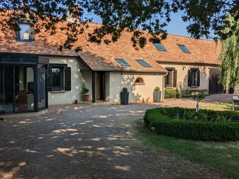Charming Longere with wooded garden