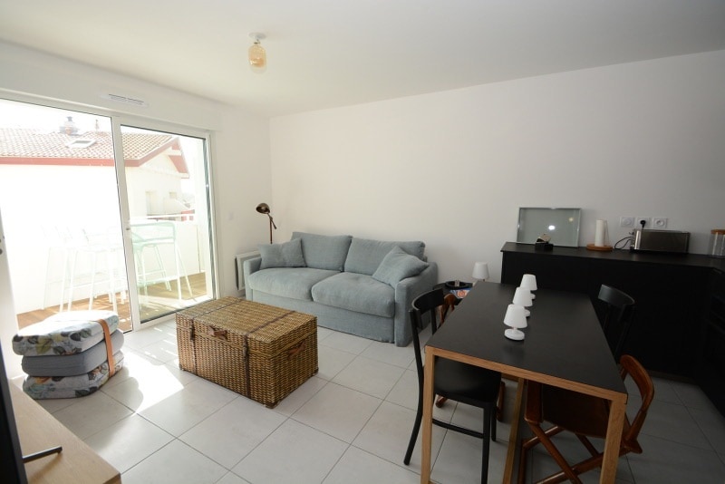 Annonce Airbnb populaire: Beautiful new waterfront apartment à Lacanau