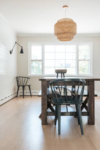 5 mins to Beaches, Newport Renovated 5bed 3bath gallery image 3