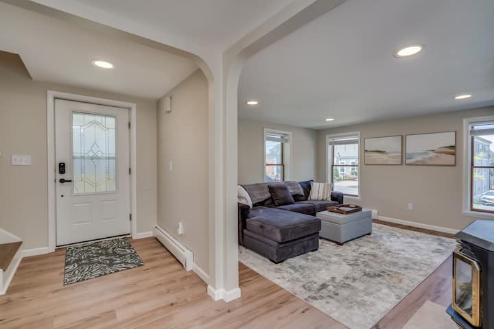 Renovated Home With Lake Views In ❤️ Of Sackets! - Sackets Harbor, NY